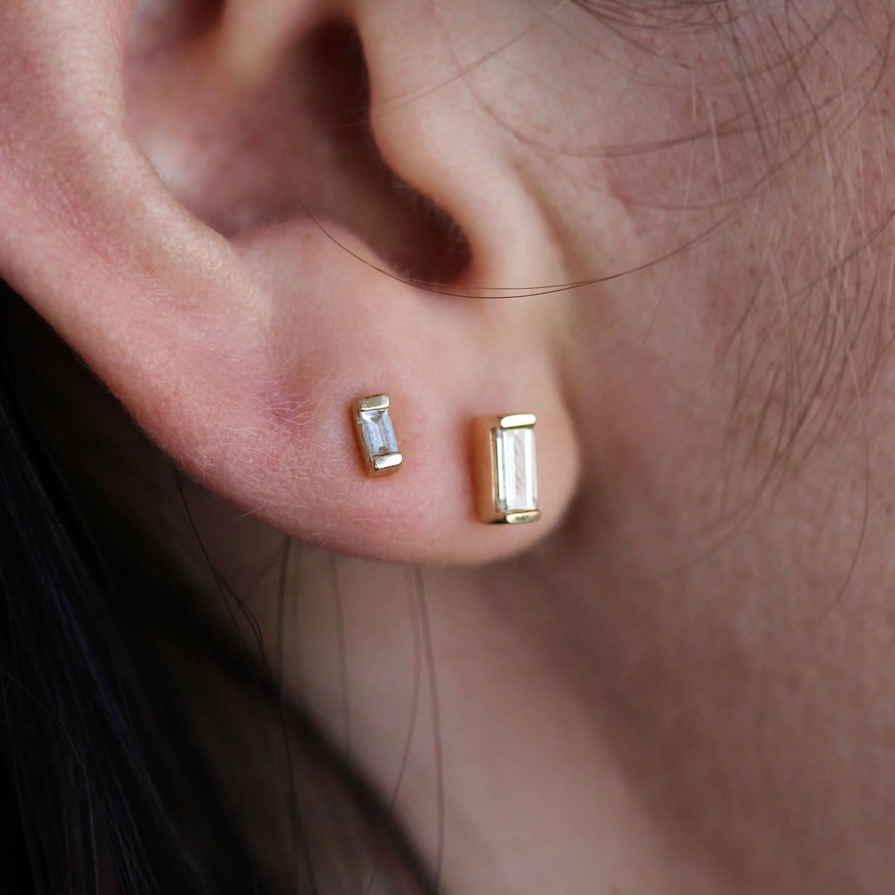The Baguette Earrings in Yellow Gold - Image 6