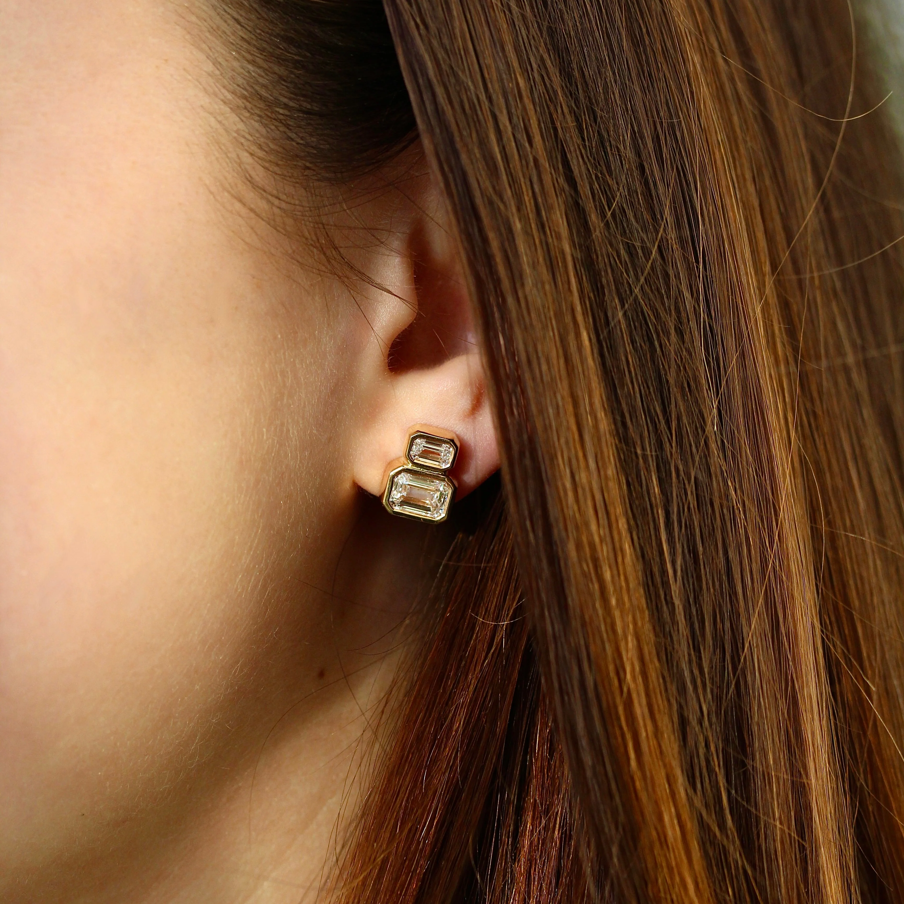 The Emerald-Cut Diamond Two-Stone 3.45ct Earrings in Yellow Gold - Image 4
