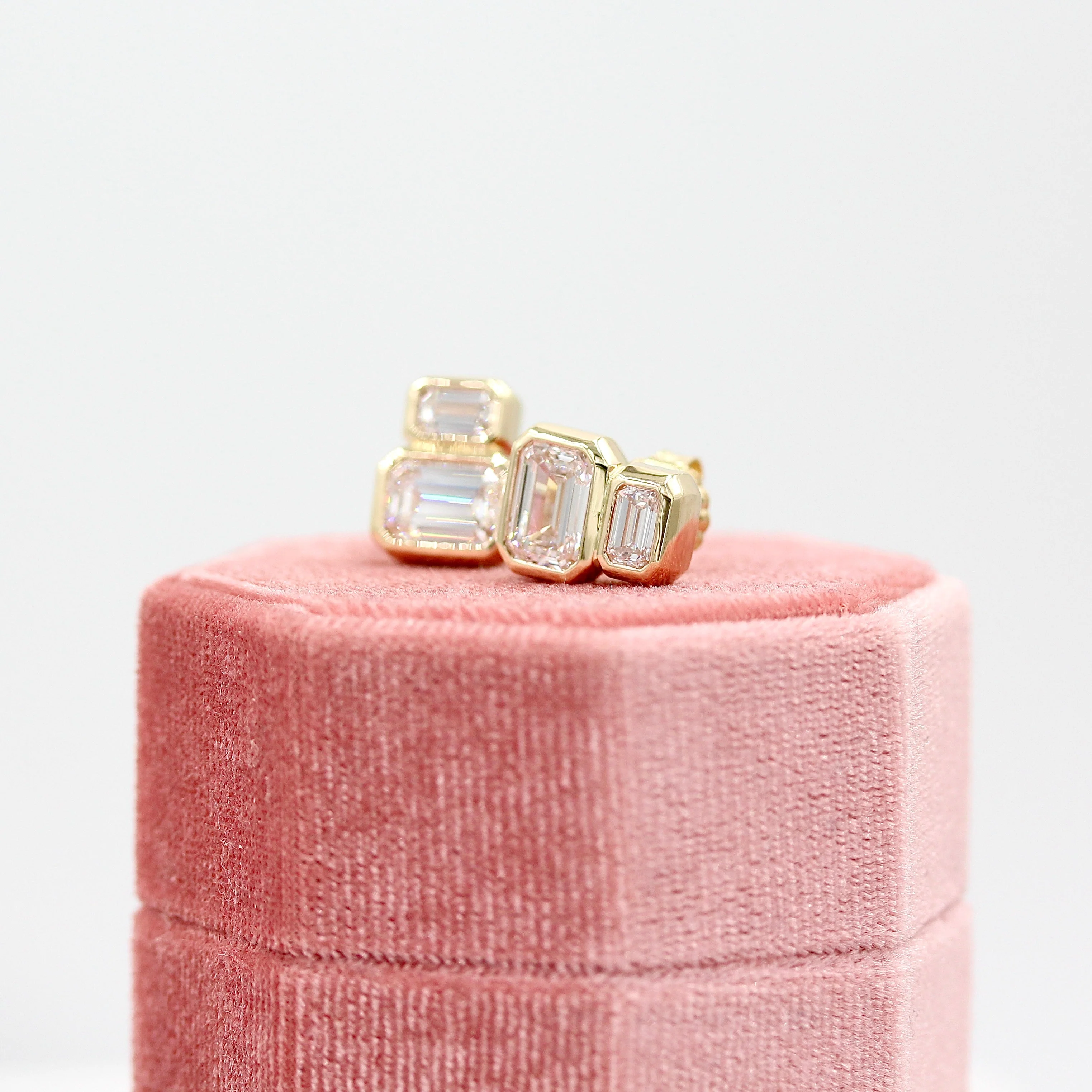 The Emerald-Cut Diamond Two-Stone 3.45ct Earrings in Yellow Gold - Image 5