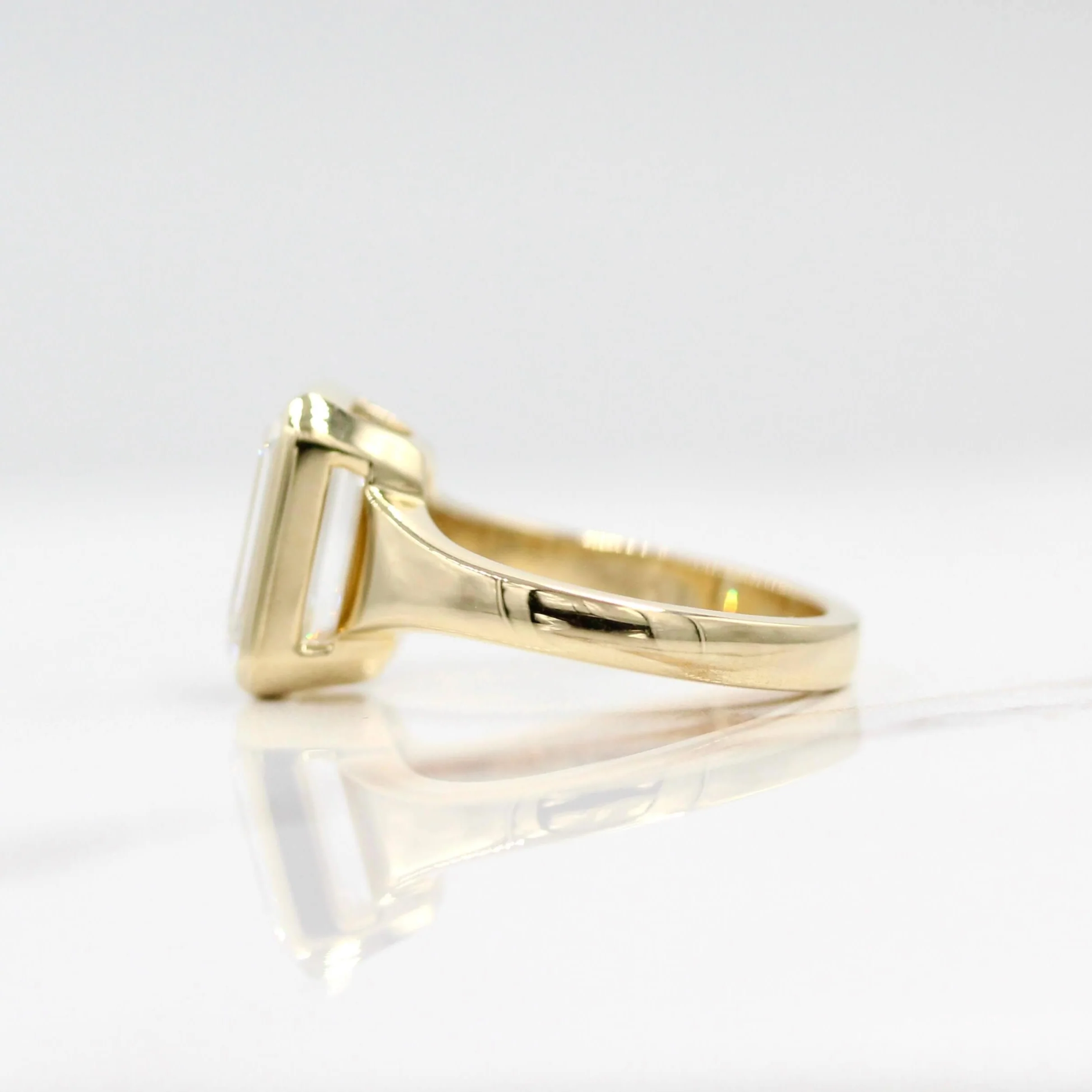 The Billie Ring (Emerald) in Yellow Gold with 4.1ct Lab-Grown Diamond - Image 3
