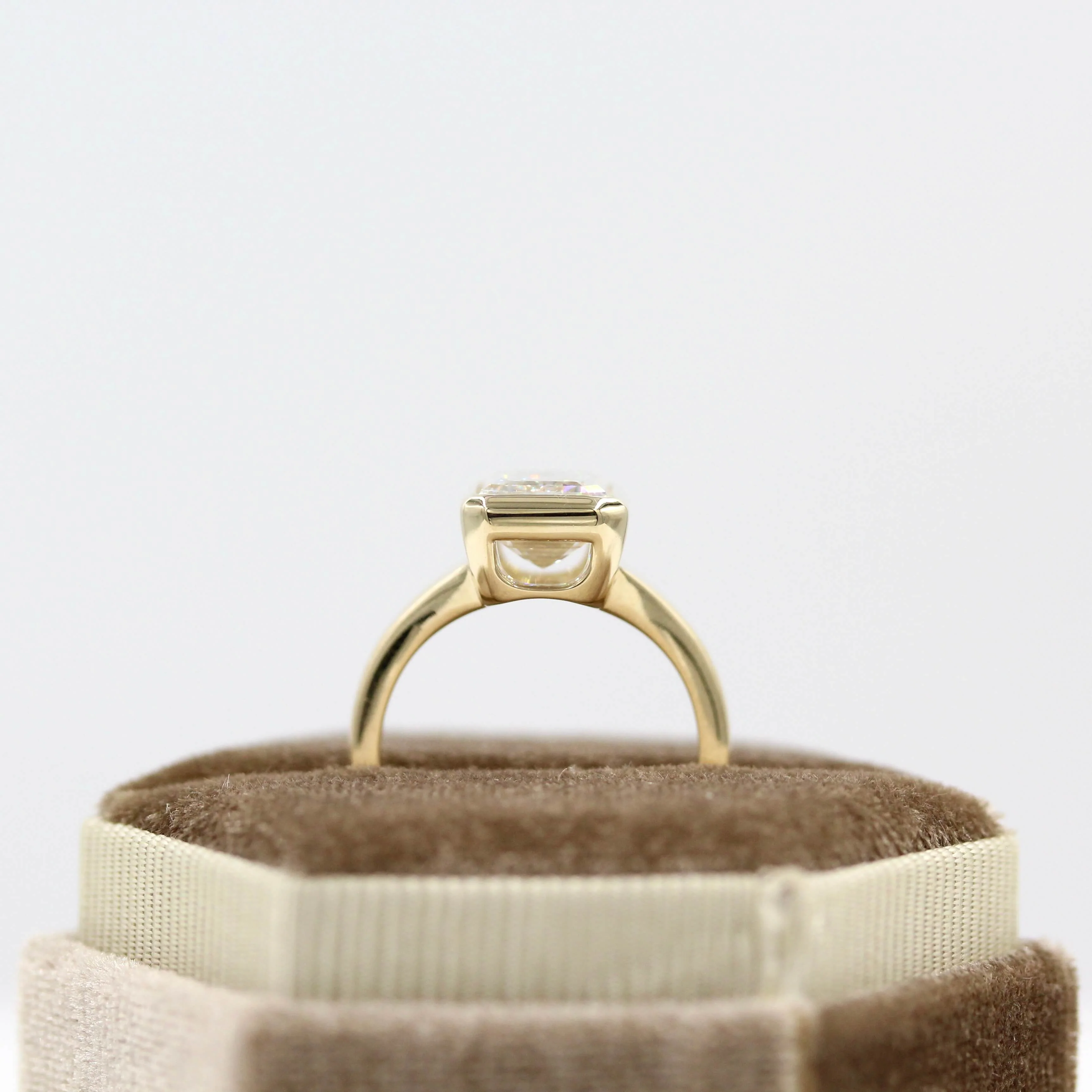 The Billie Ring (Emerald) in Yellow Gold with 4.1ct Lab-Grown Diamond - Image 4