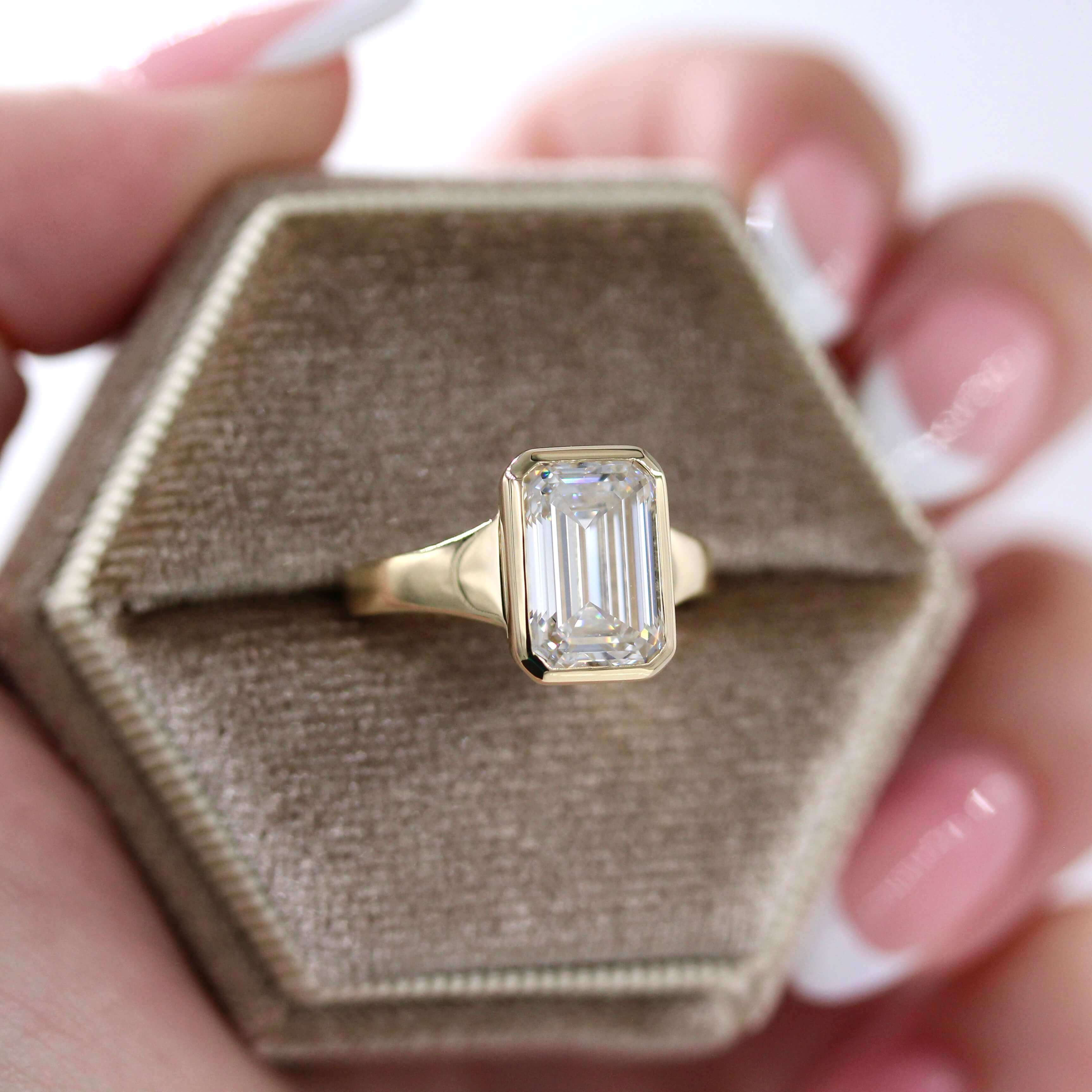 The Billie Ring (Emerald) in Yellow Gold with 4.1ct Lab-Grown Diamond - Image 5