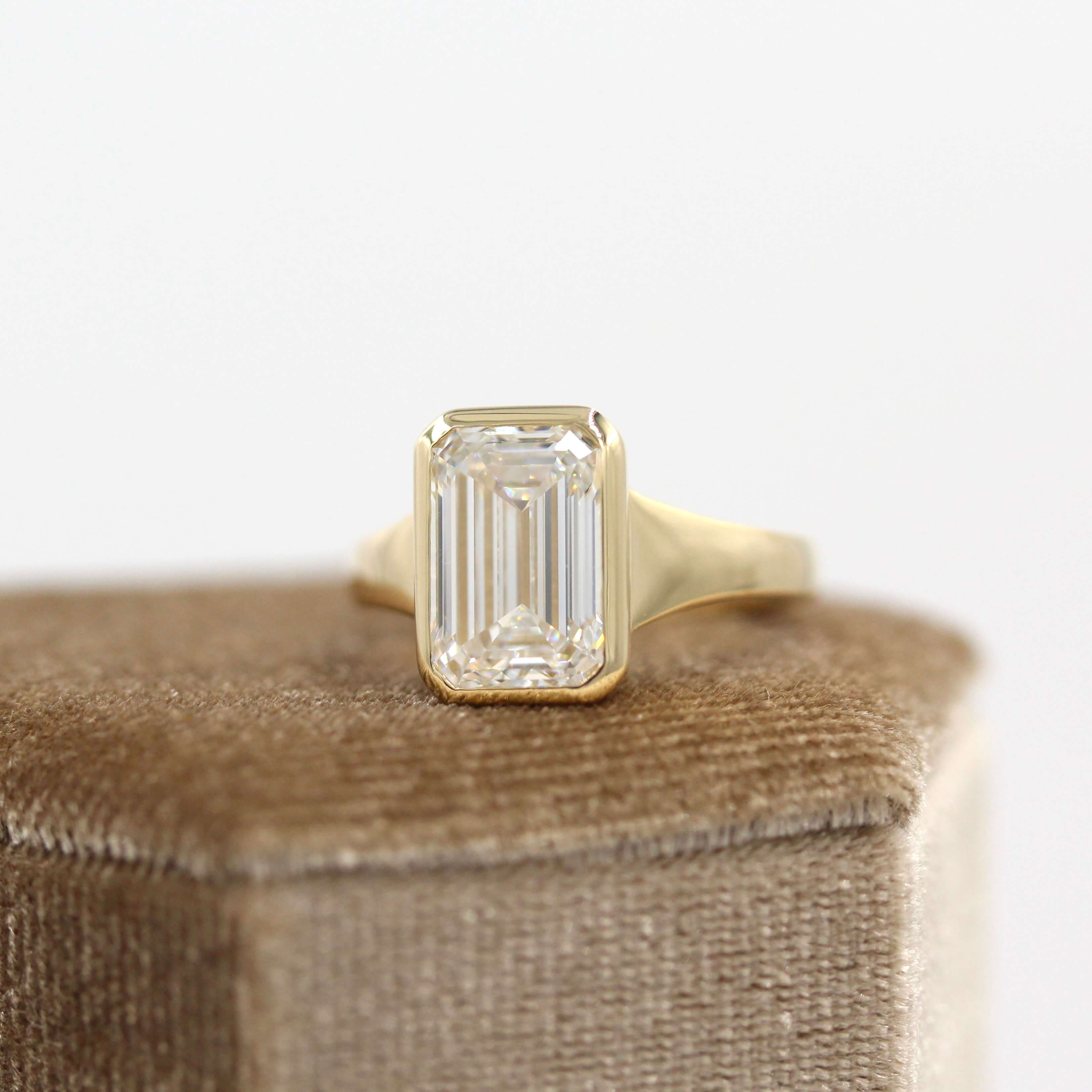The Billie Ring (Emerald) in Yellow Gold with 4.1ct Lab-Grown Diamond - Image 6