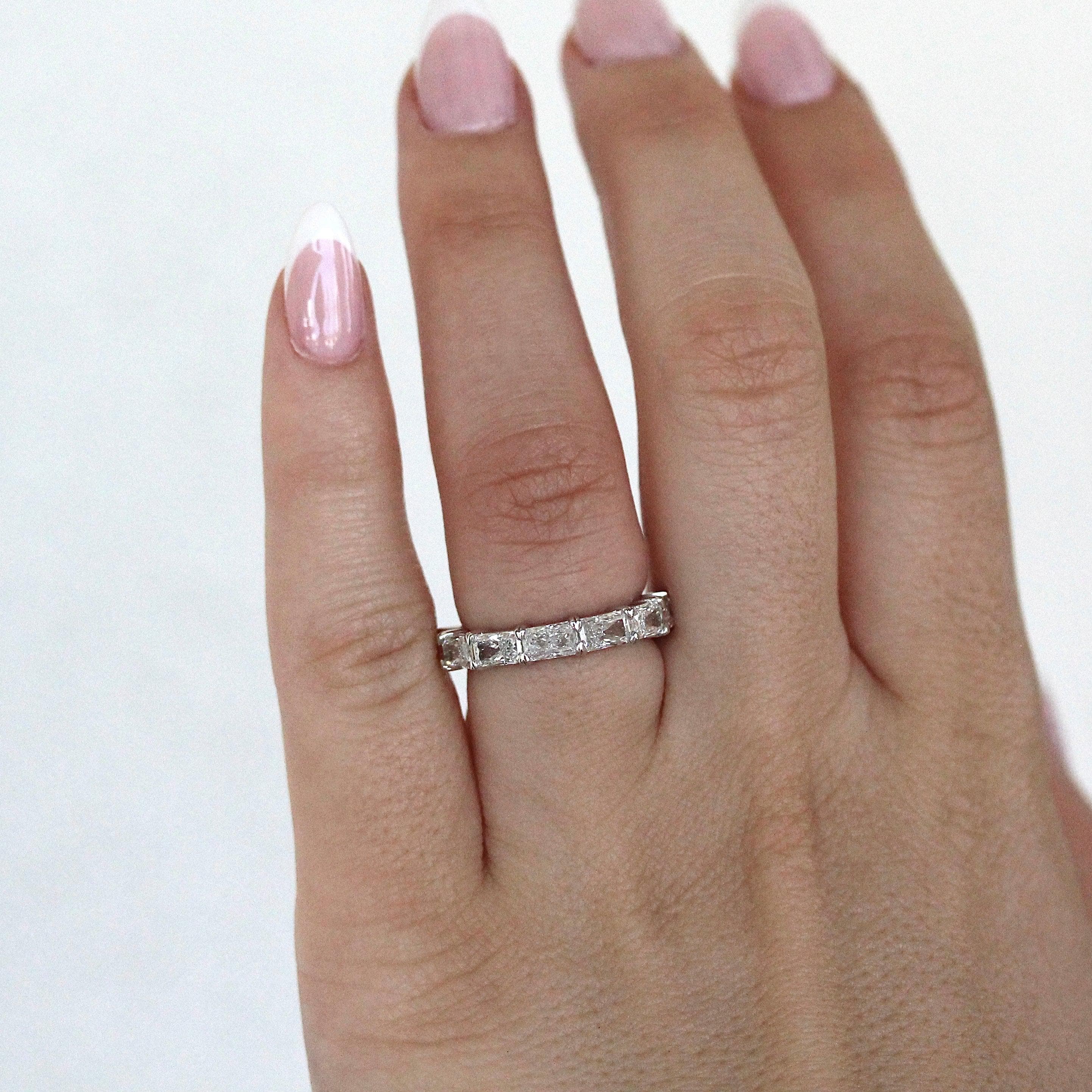 The Clara Wedding Band in White Gold - Image 2