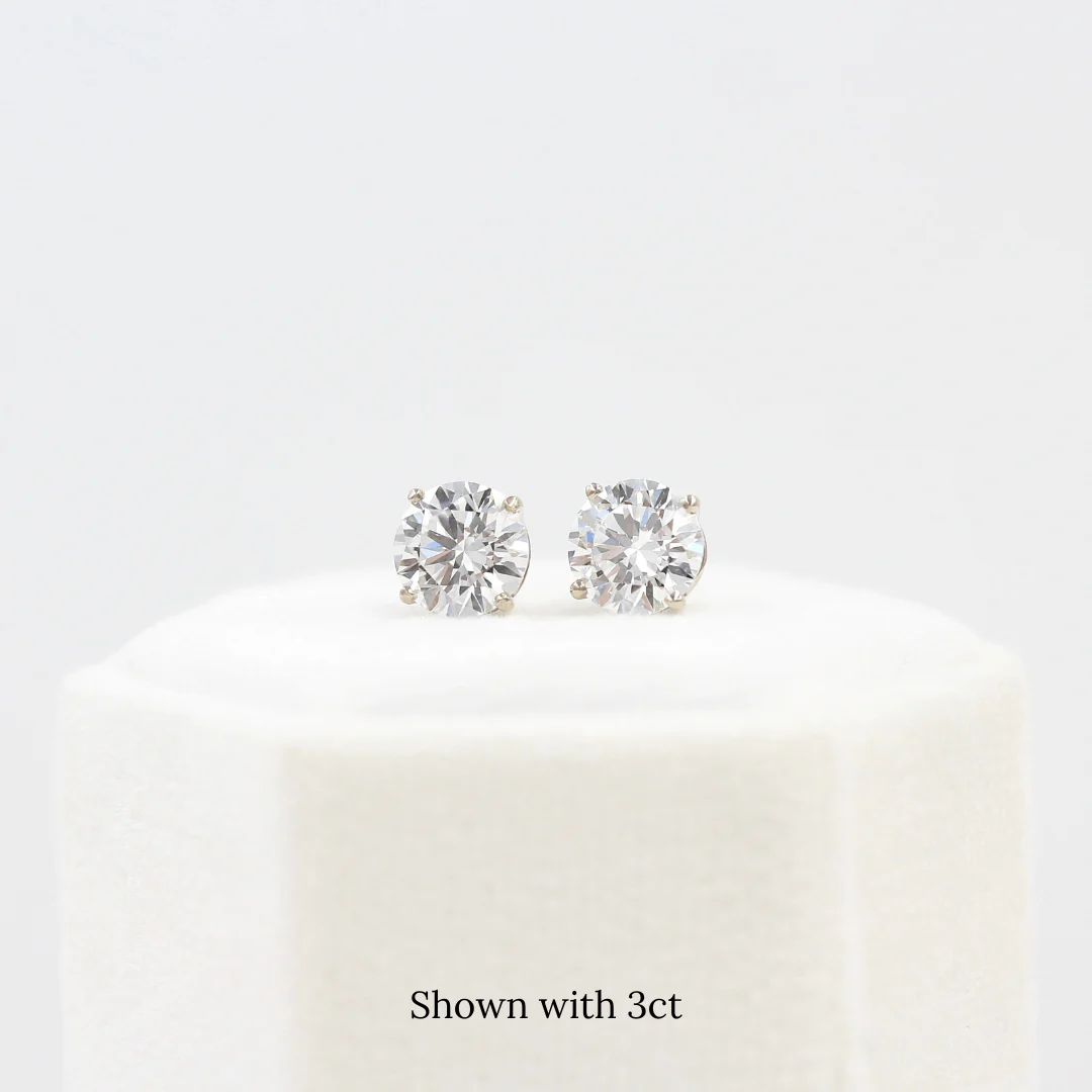 The Classic Stud Earrings in White Gold with Lab-Grown Diamond - Image 6