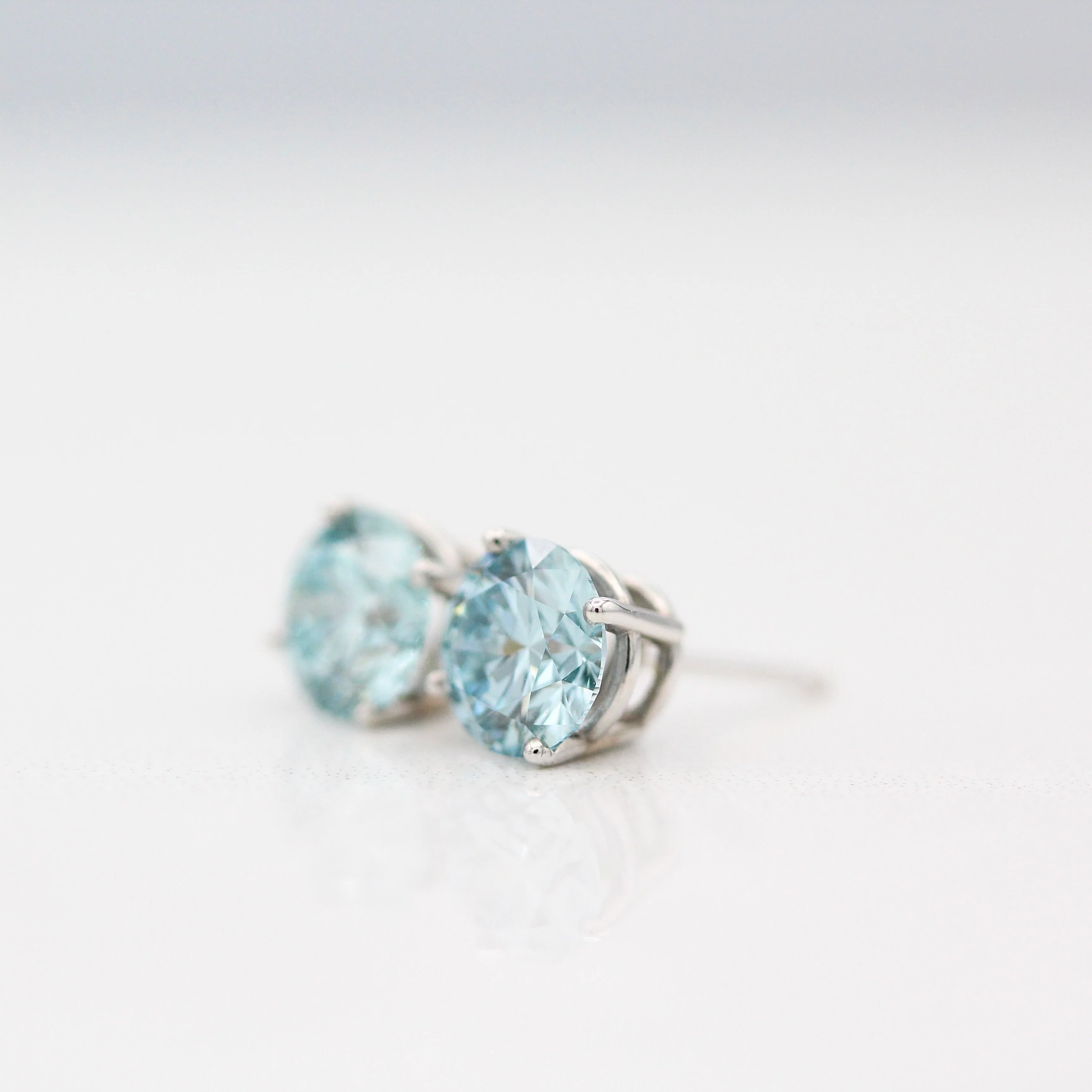 The Classic Stud Earrings in White Gold with 2.03ct Blue Lab-Grown Diamond - Image 3