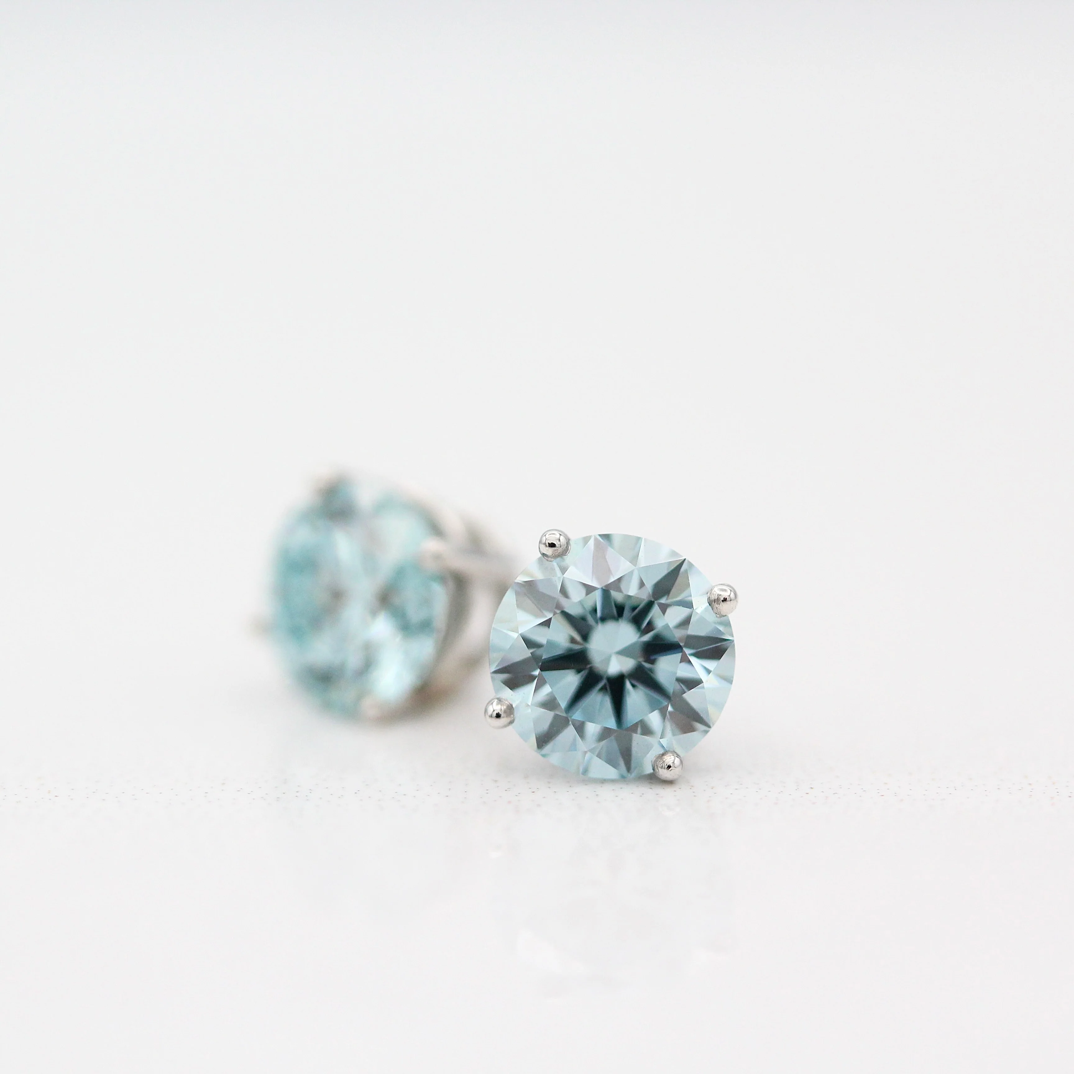 The Classic Stud Earrings in White Gold with 2.03ct Blue Lab-Grown Diamond - Image 4