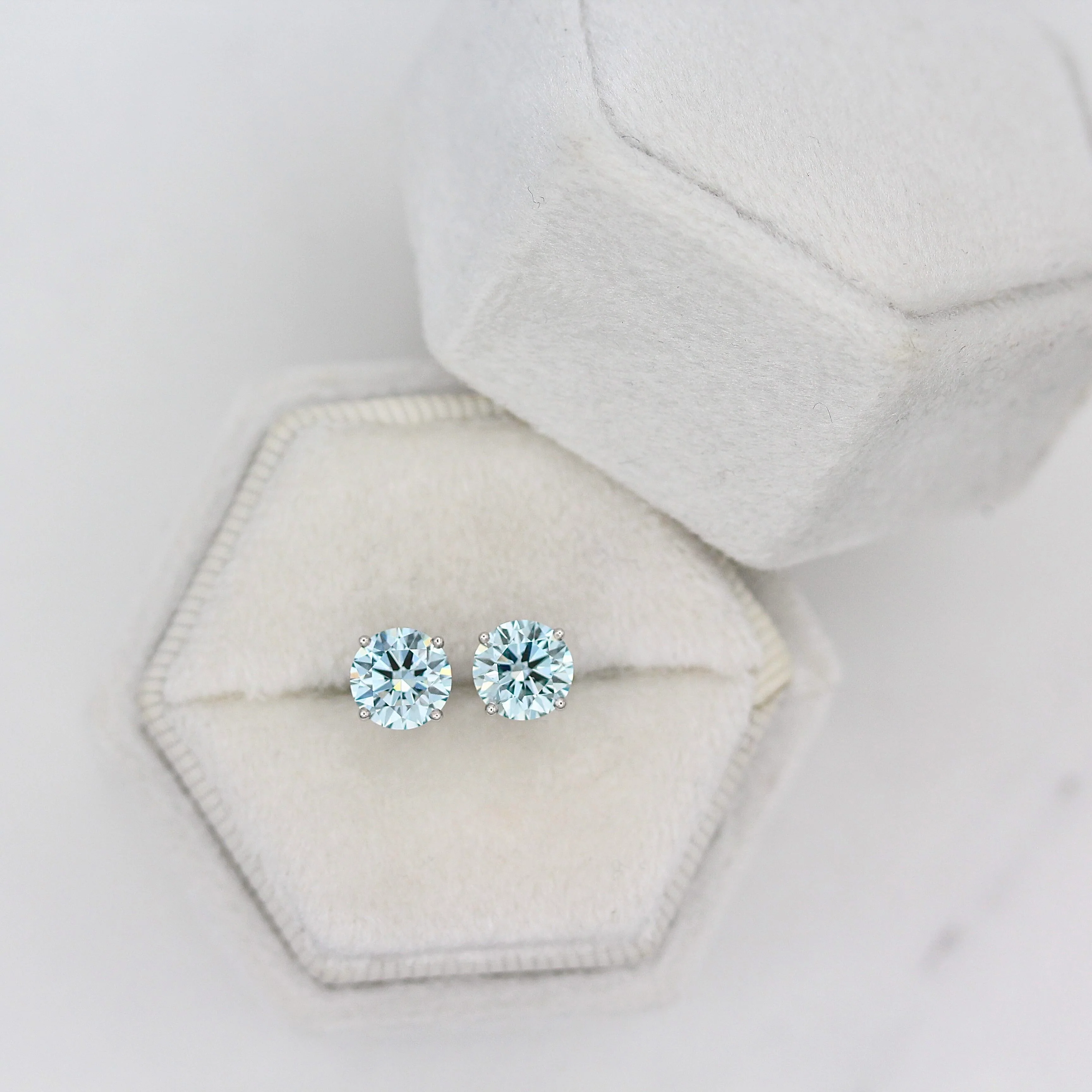 The Classic Stud Earrings in White Gold with 2.03ct Blue Lab-Grown Diamond - Image 8