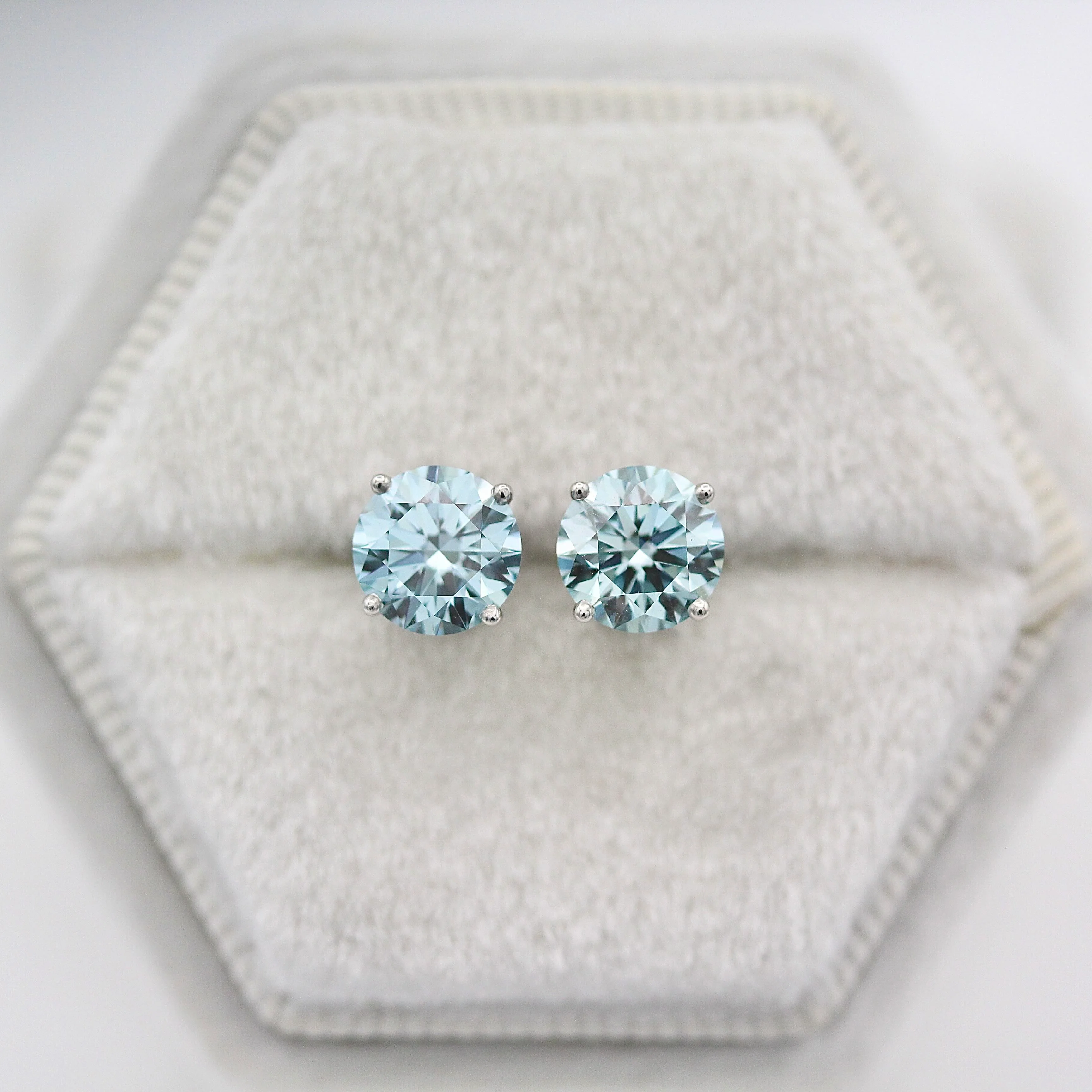 The Classic Stud Earrings in White Gold with 2.03ct Blue Lab-Grown Diamond - Image 9