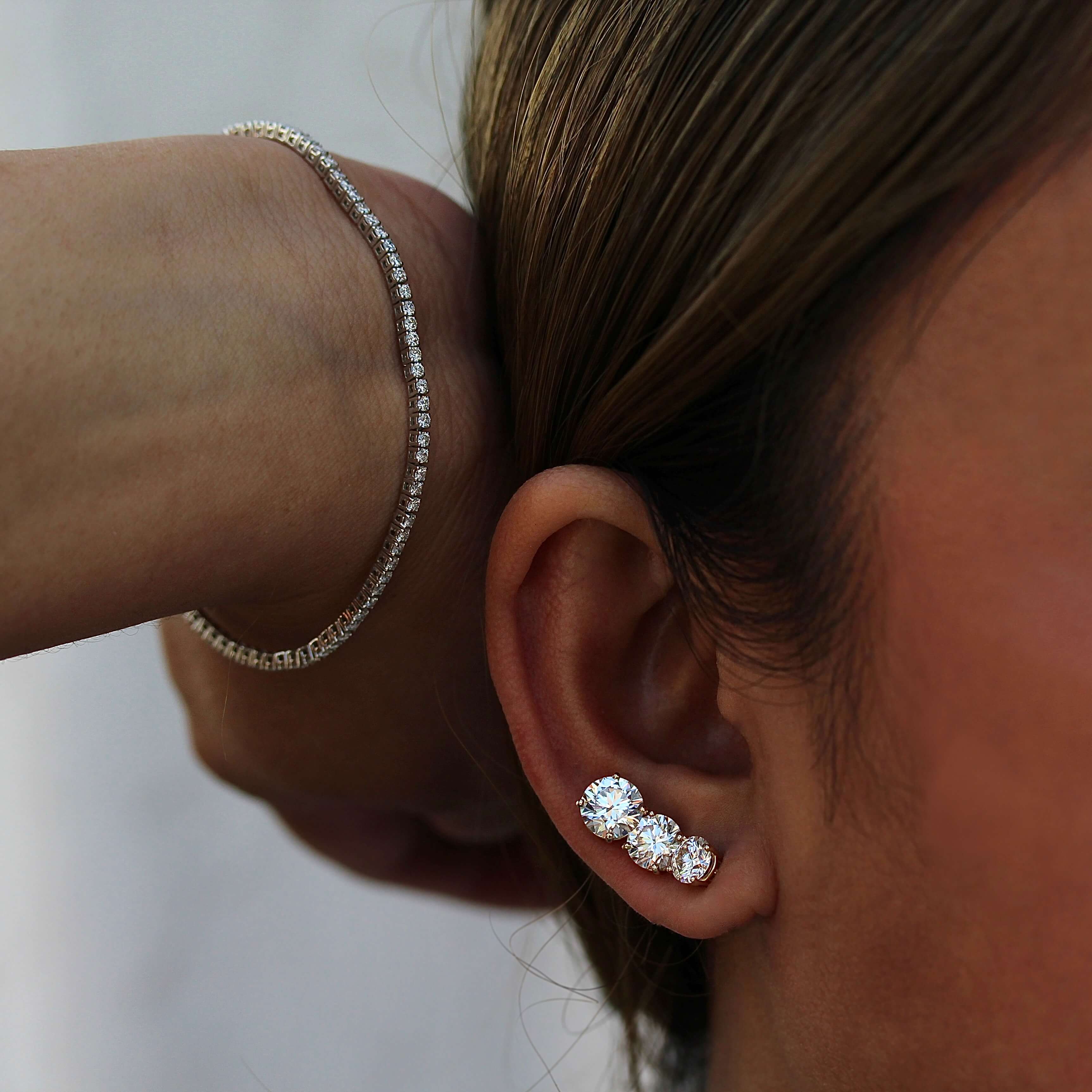 The Classic Stud Earrings in Yellow Gold with Lab-Grown Diamond - Image 2