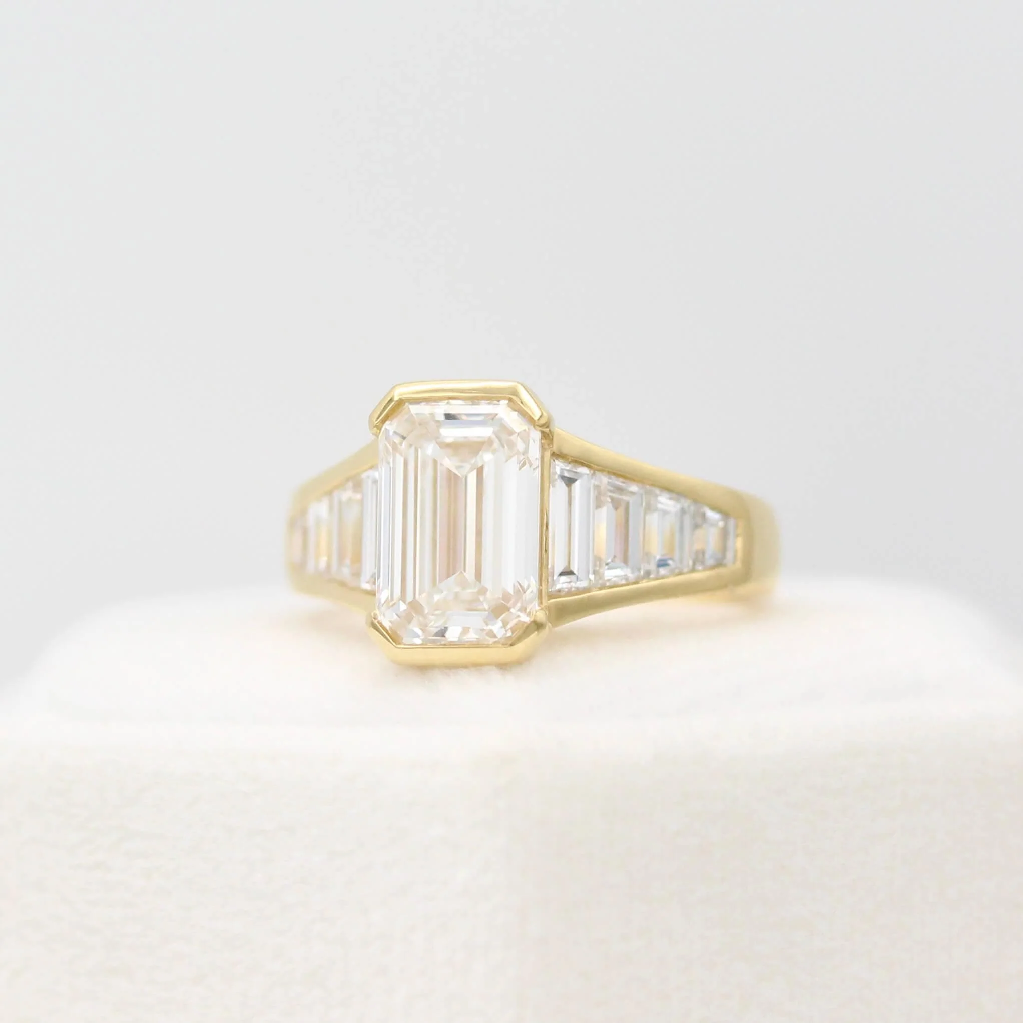 The Daphne Ring in 18k Yellow Gold with 3.04ct Lab-Grown Diamond - Image 15