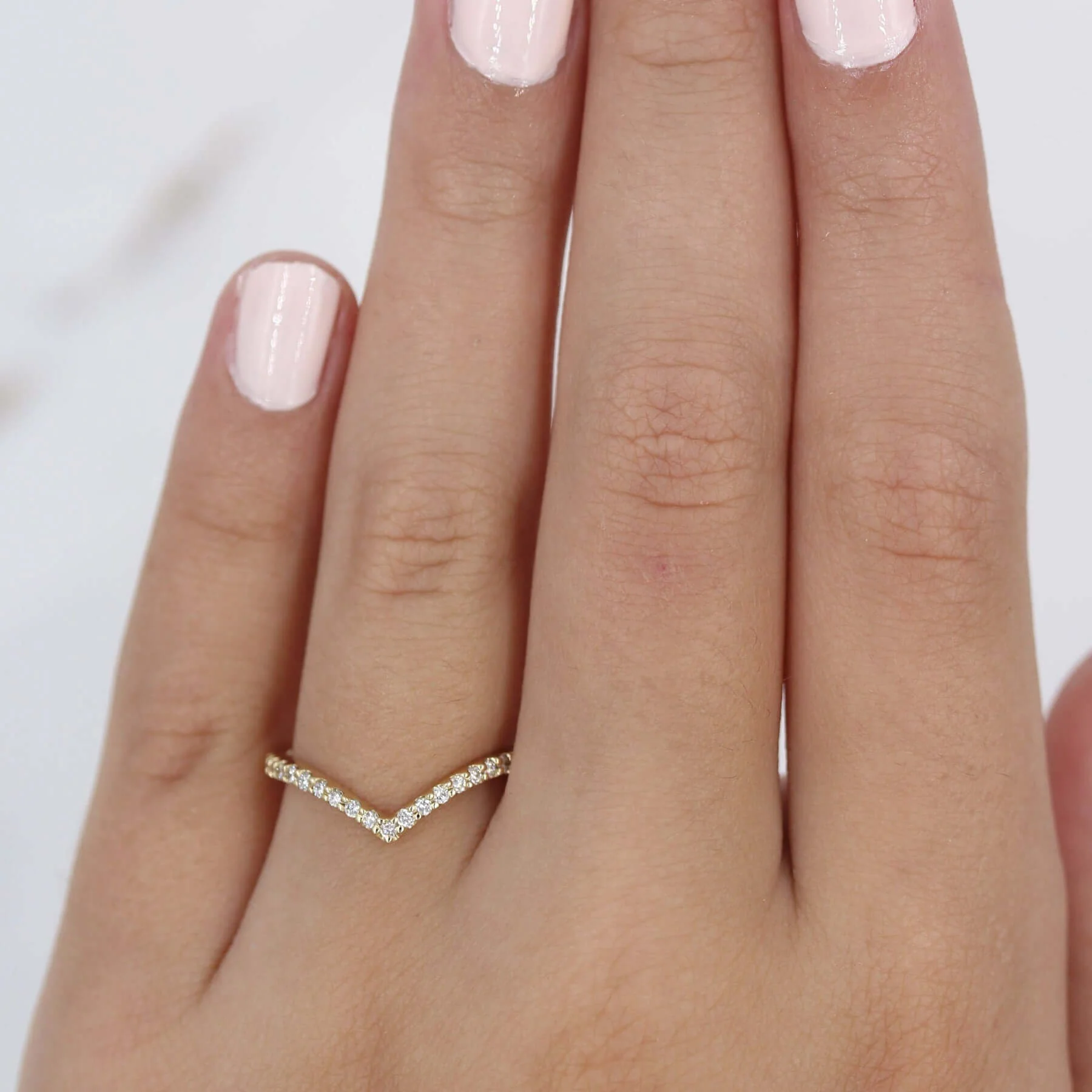The Diamond V-Band in Yellow Gold - Image 8