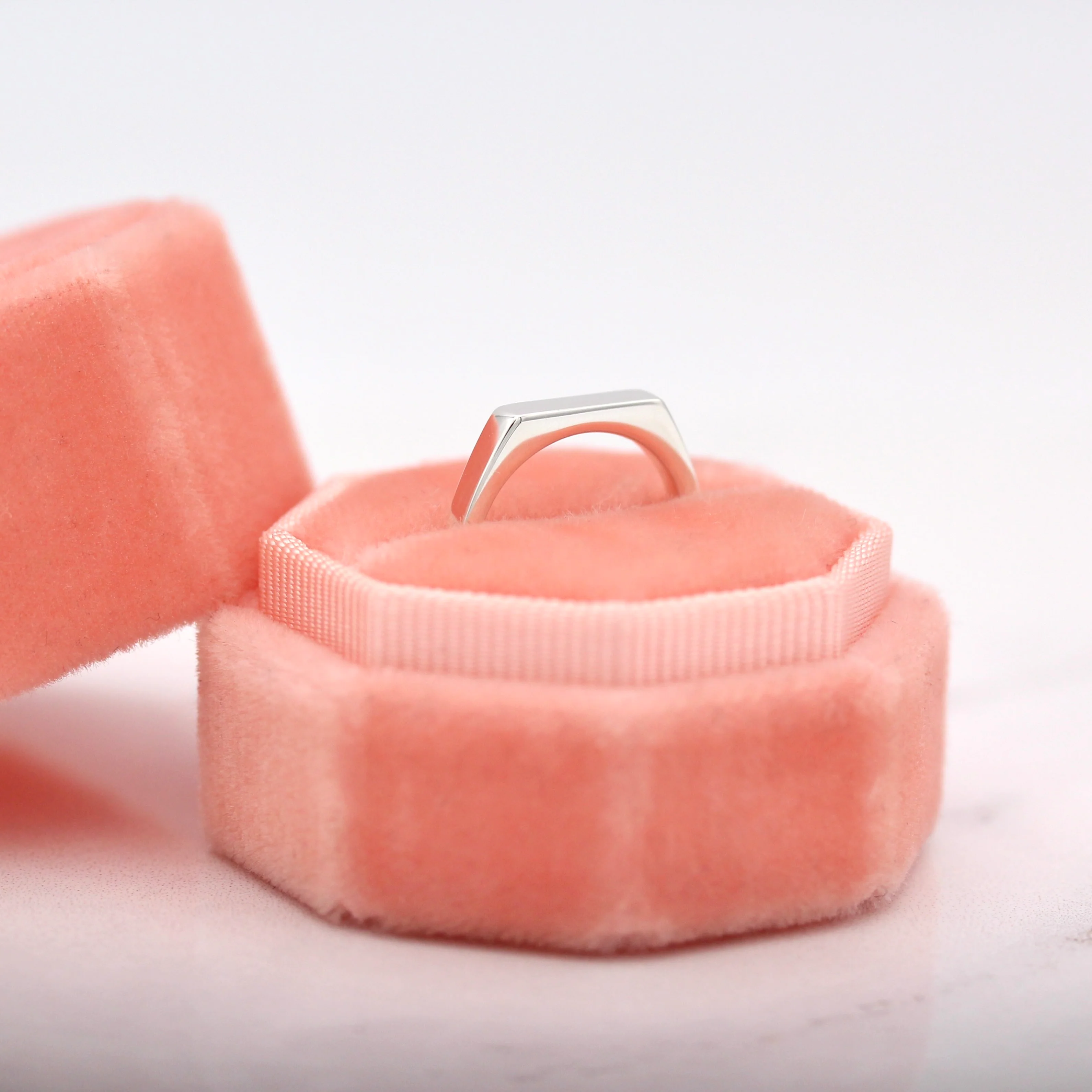 The Eleanor Pinky Ring - Image 11