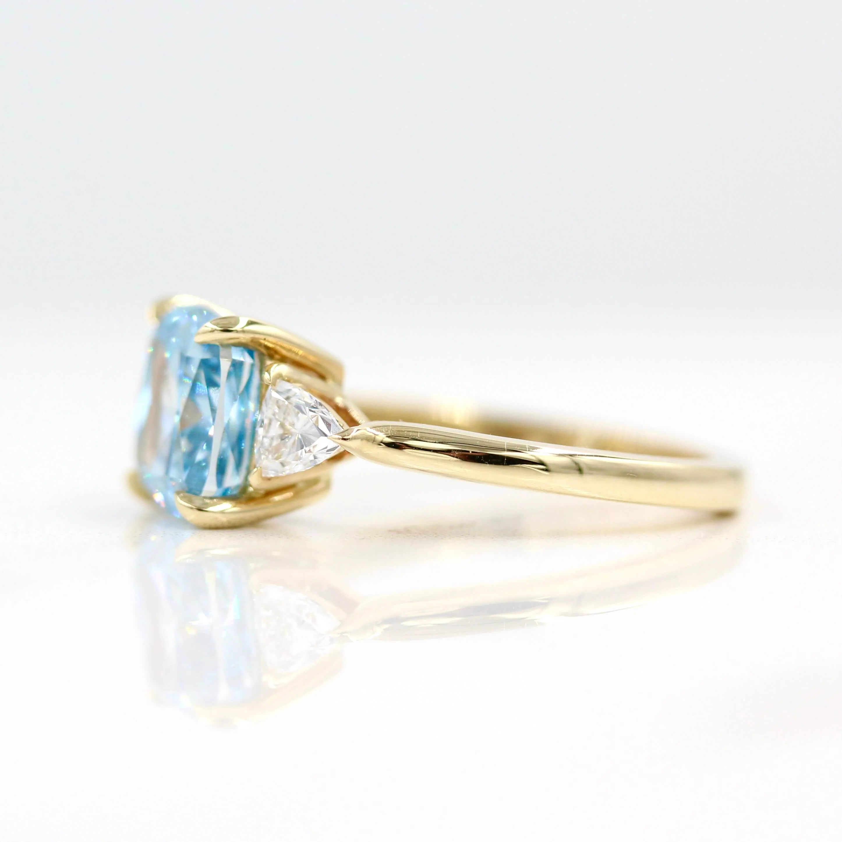 The Izzy Ring (Cushion) with 3.12ct Blue Lab-Grown Diamond in Yellow Gold - Image 5