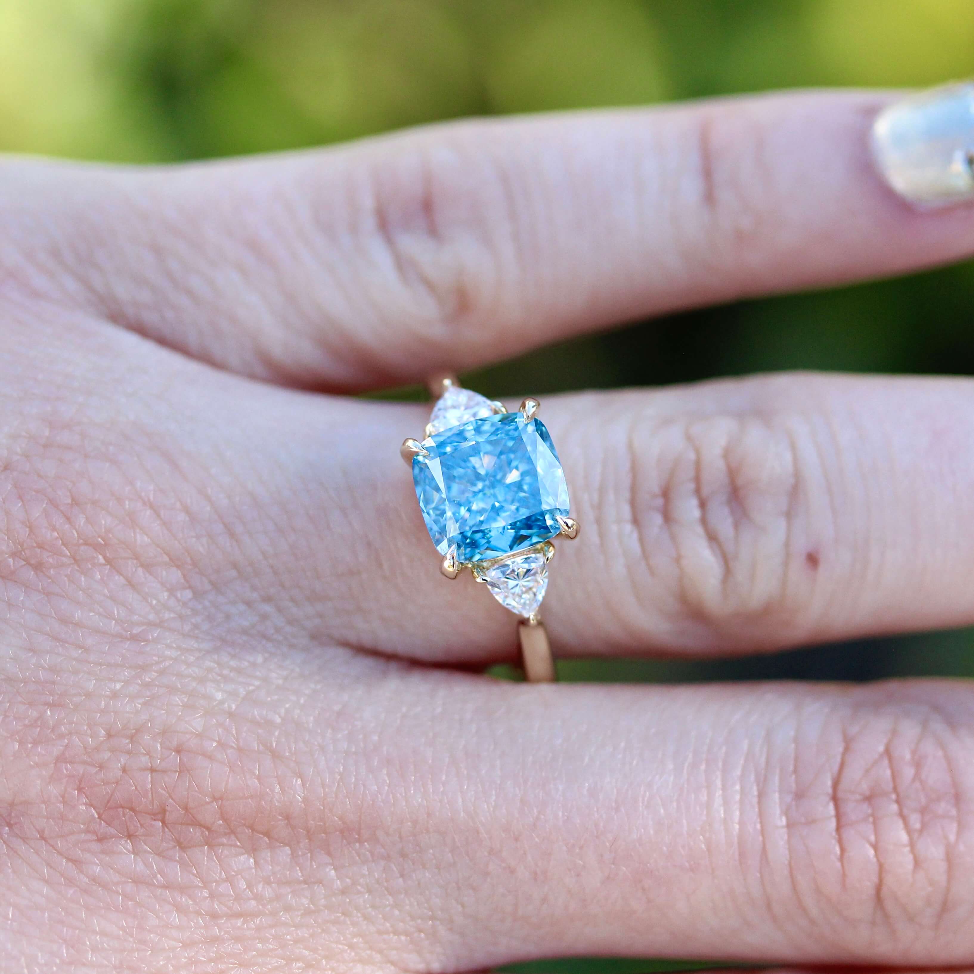 The Izzy Ring (Cushion) with 3.12ct Blue Lab-Grown Diamond in Yellow Gold - Image 9