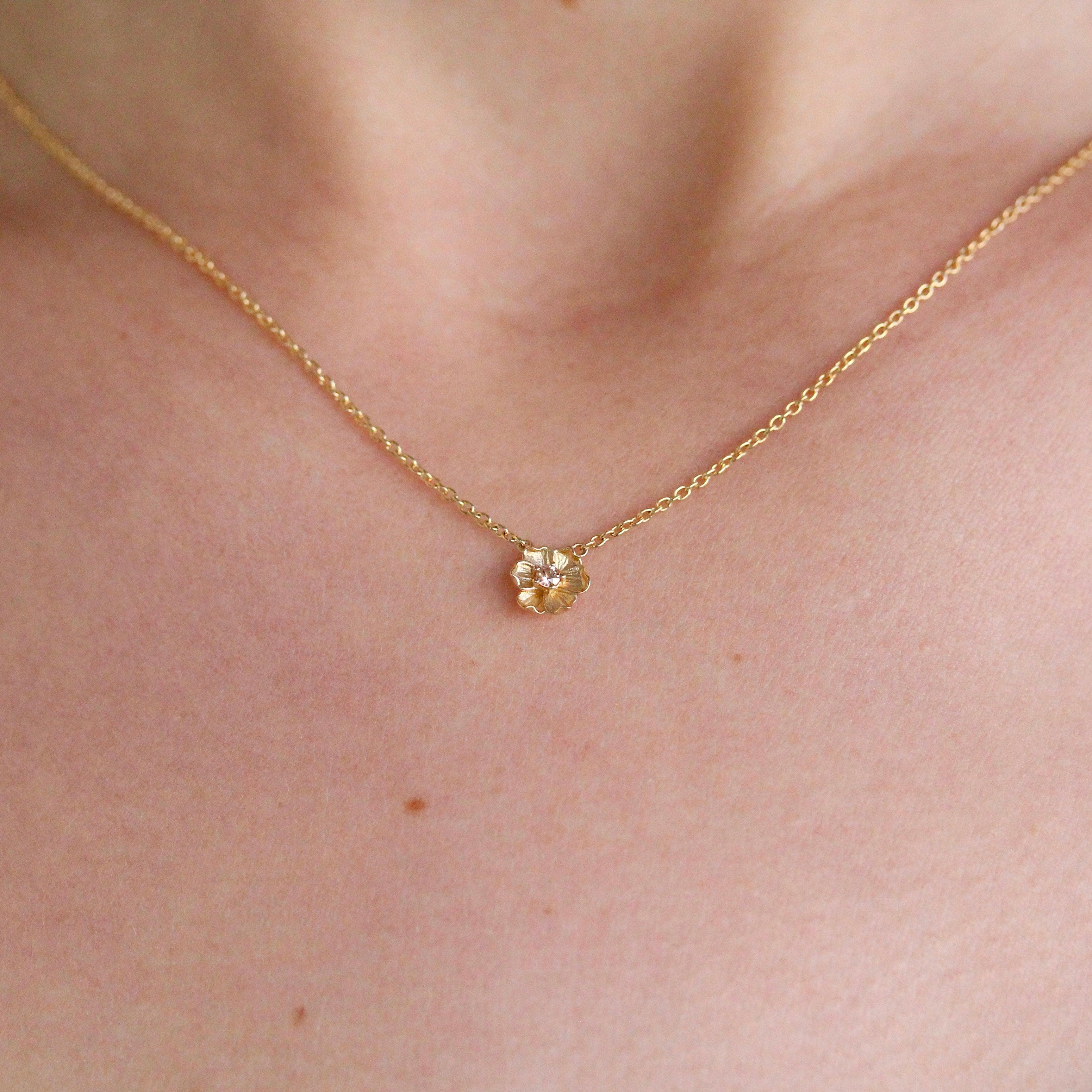 The October Poppy Birthstone Necklace with Peachy-Pink Sapphire in Yellow Gold - Image 2