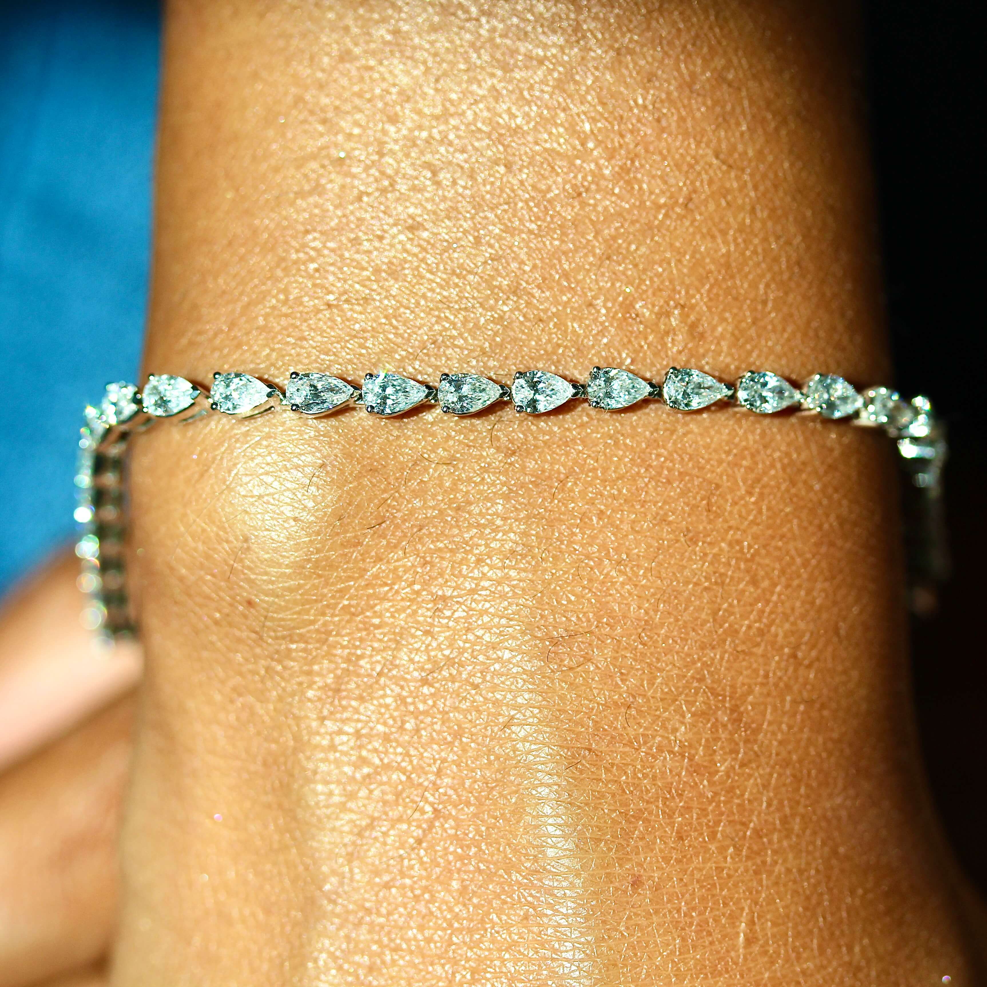 The Pear Lab-Grown Diamond Tennis Bracelet 4.33ct in White Gold - Image 4