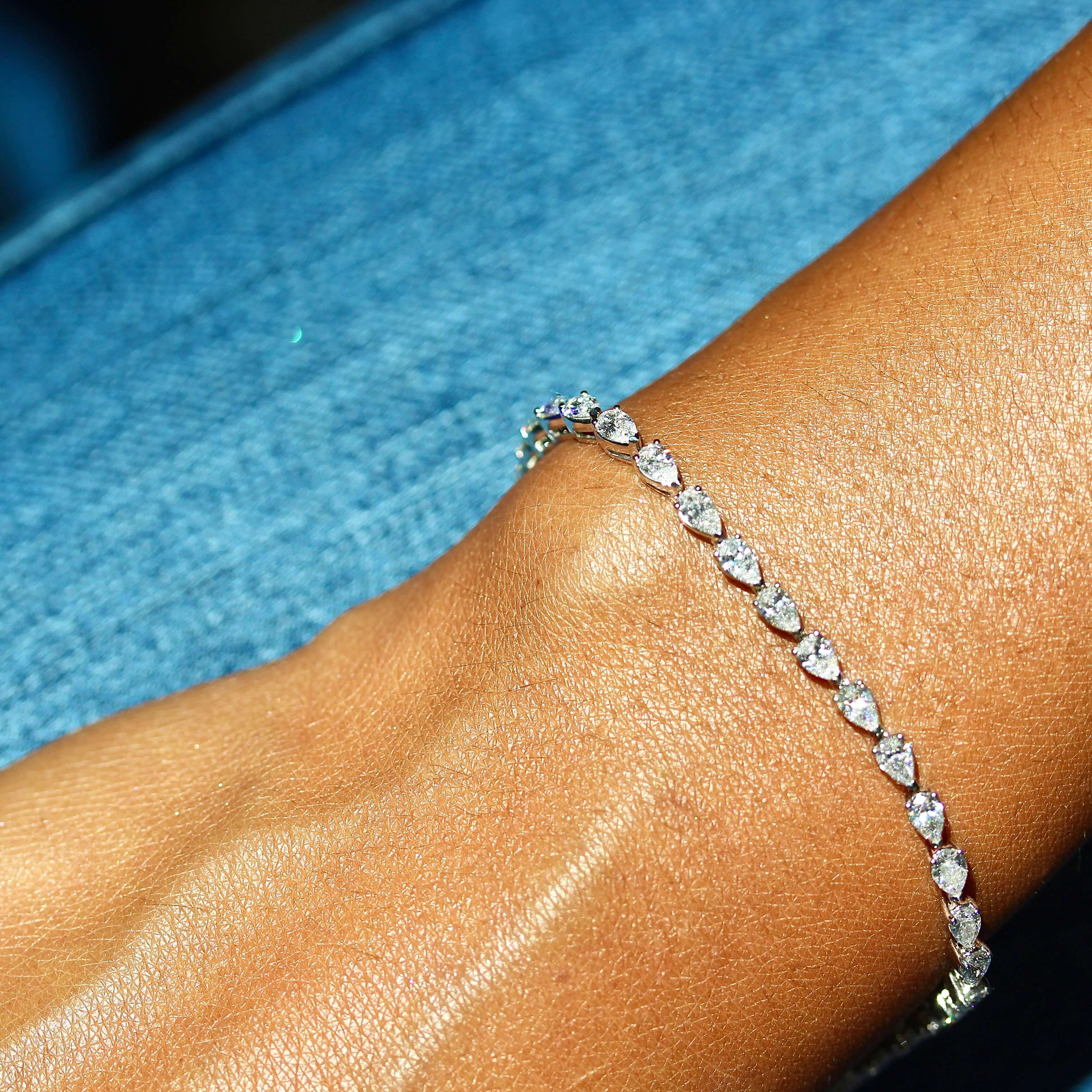 The Pear Lab-Grown Diamond Tennis Bracelet 4.33ct in White Gold - Image 5