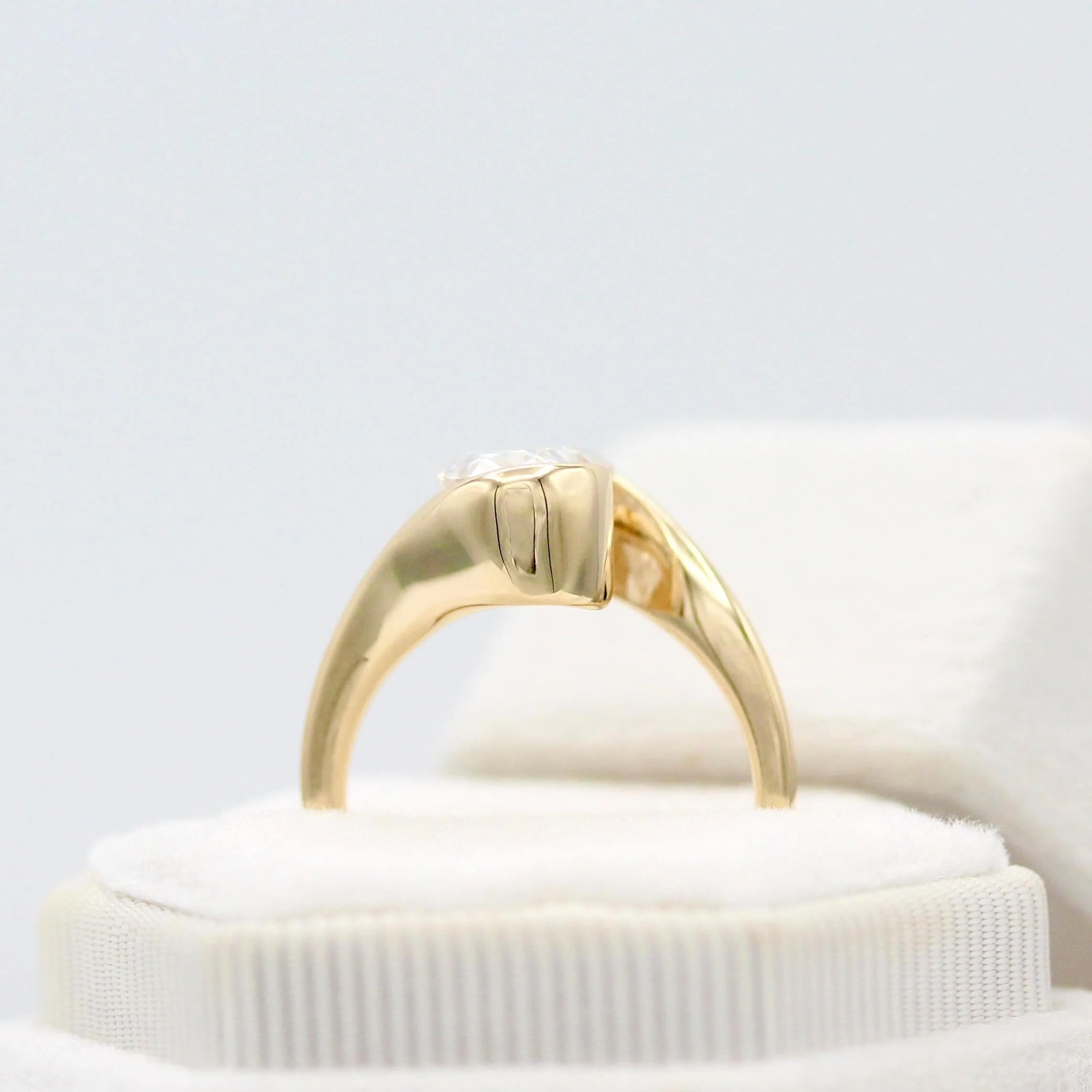 The Sienna Engagement Ring (Oval) - Image 4