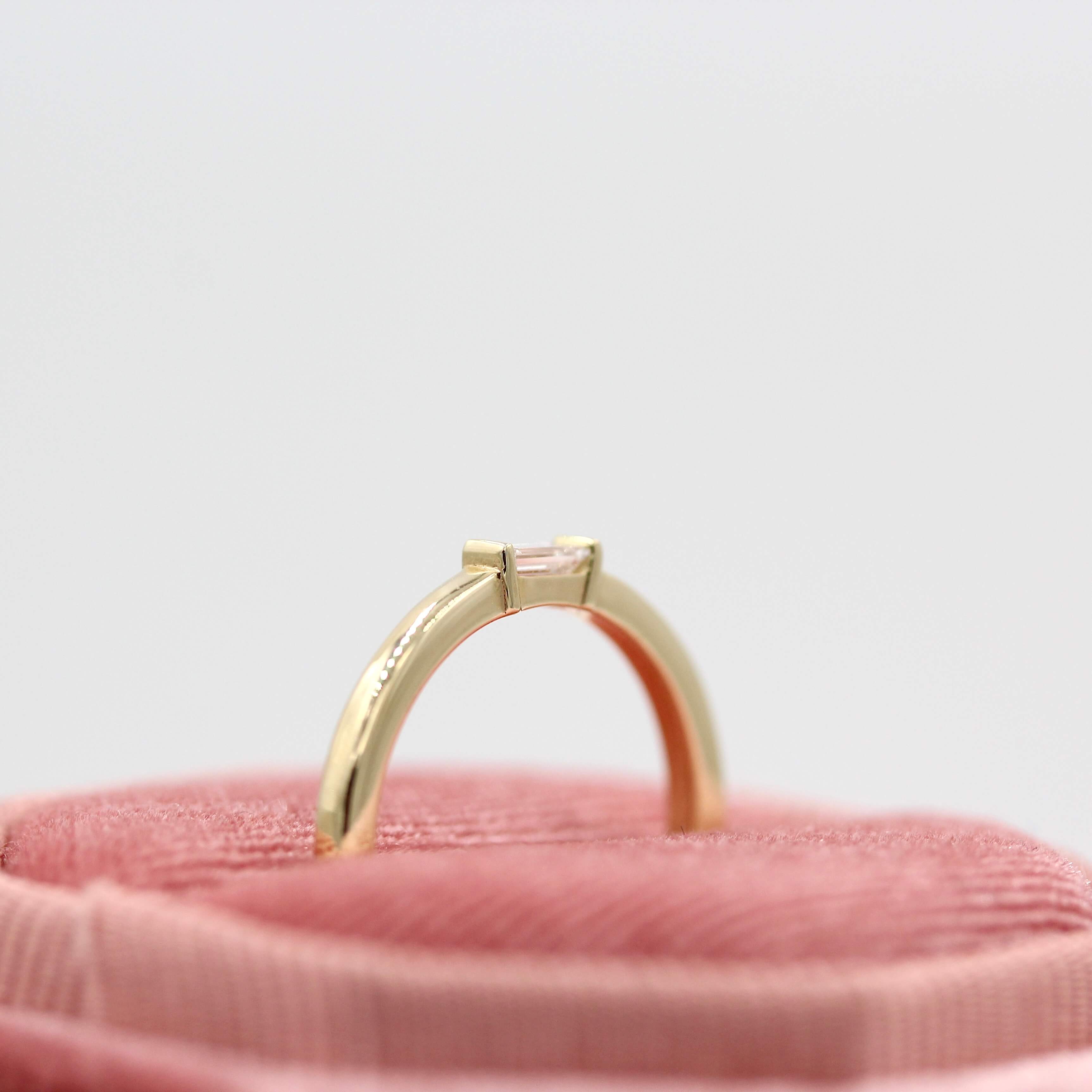 The Single Baguette Ring in Yellow Gold - Image 3