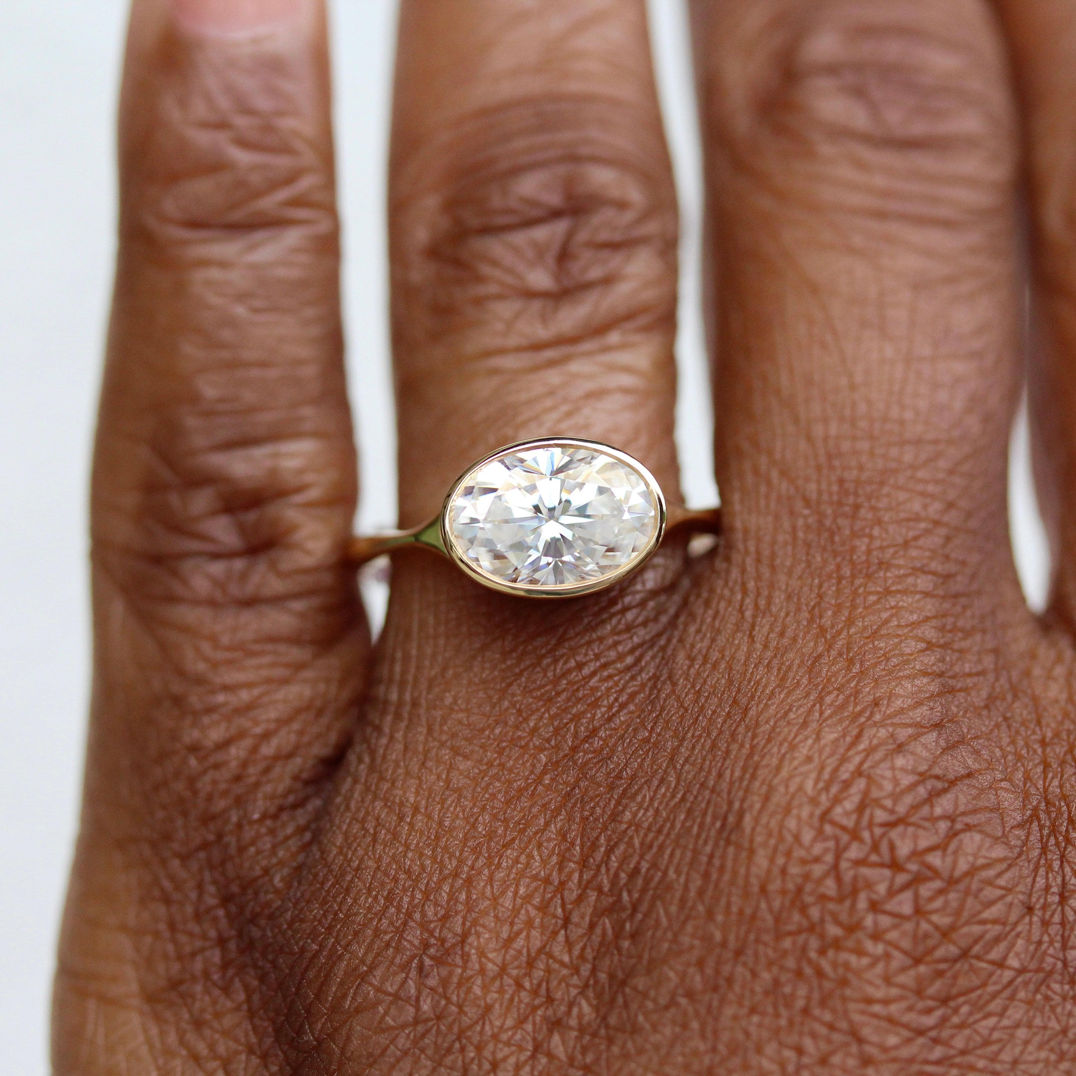 The Stevie Ring (East-West Oval) in Yellow Gold with 2ct Moissanite - Image 5