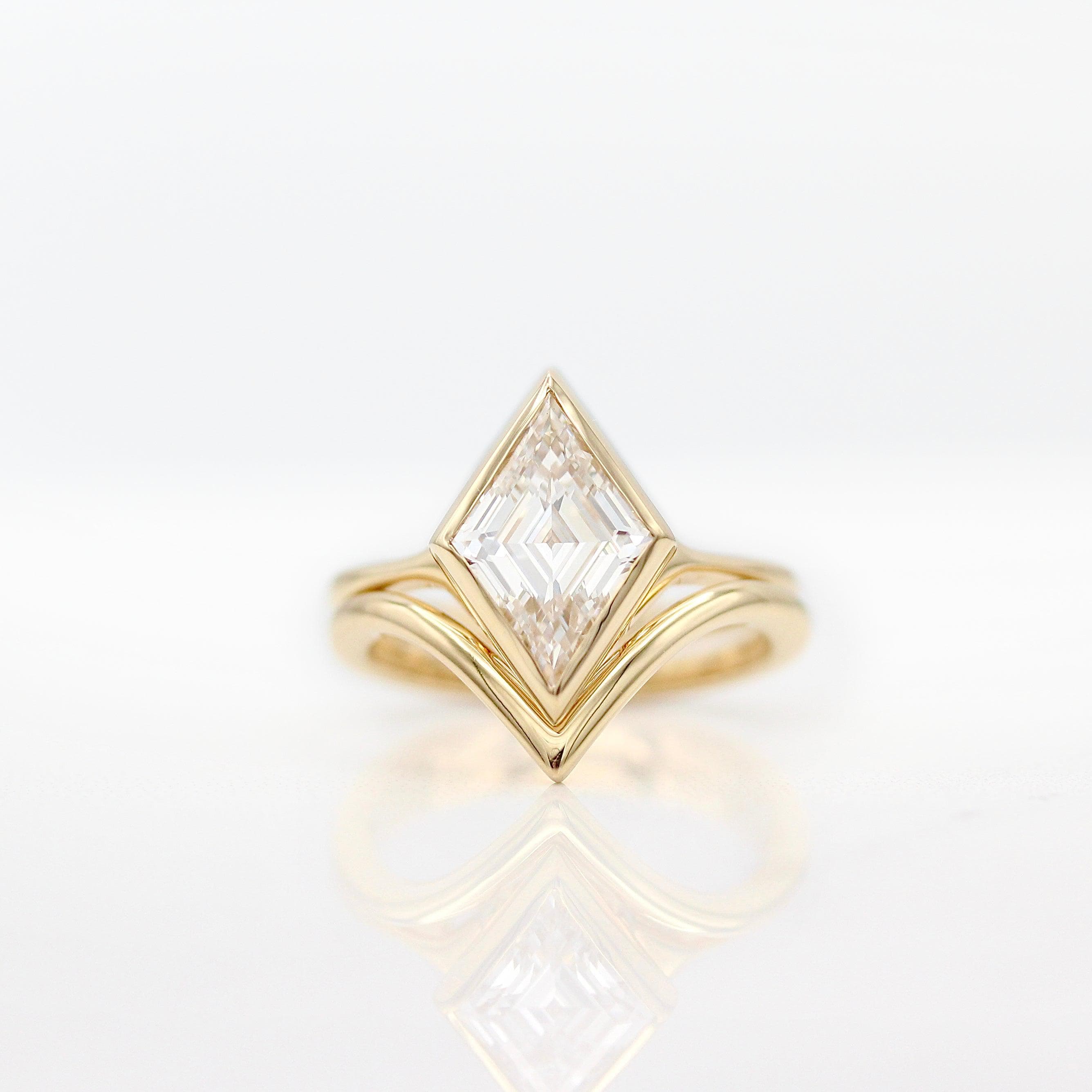The Deep V Wedding Band - Image 12