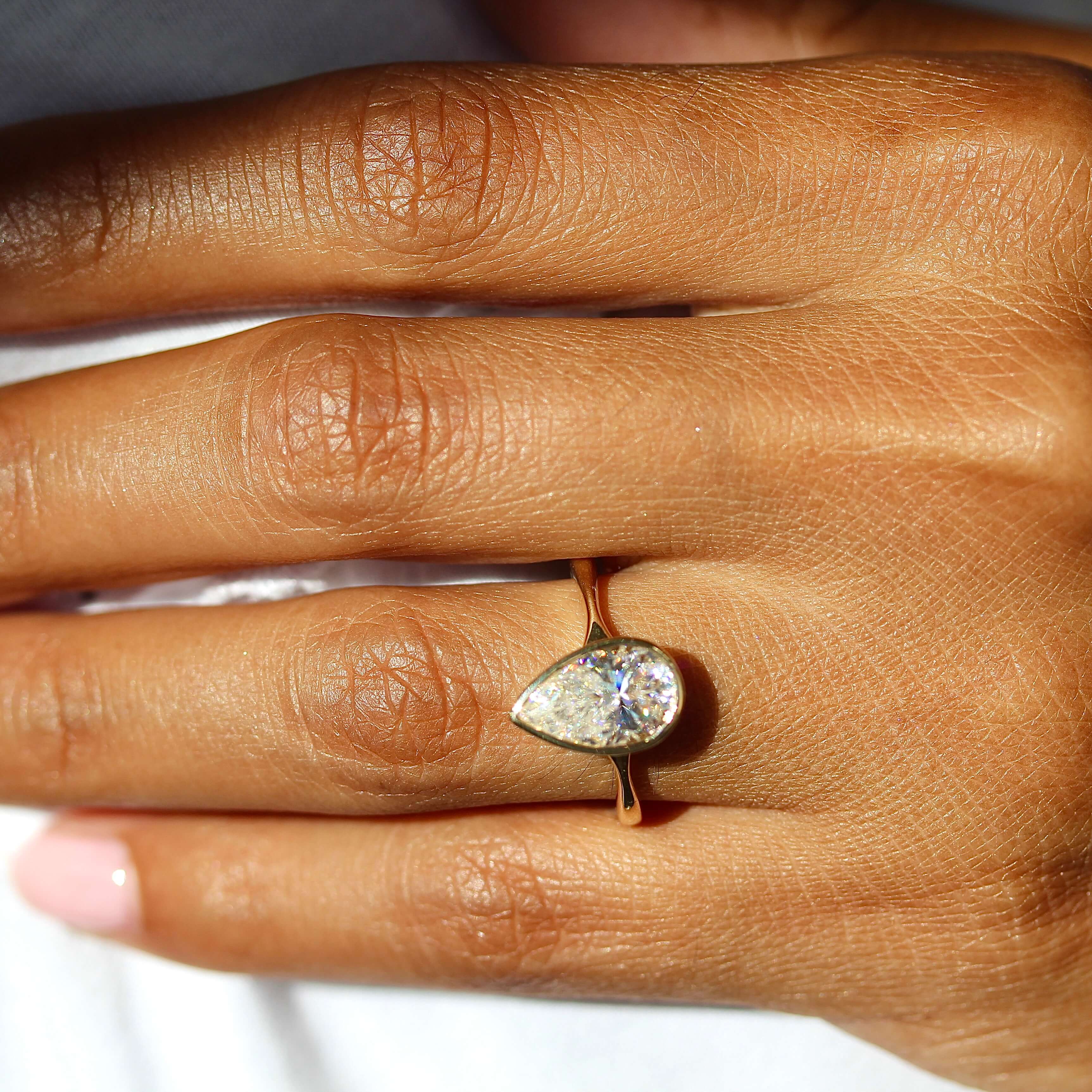 The Stevie Ring (Pear) in Yellow Gold with 2.04ct Lab-Grown Diamond - Image 11