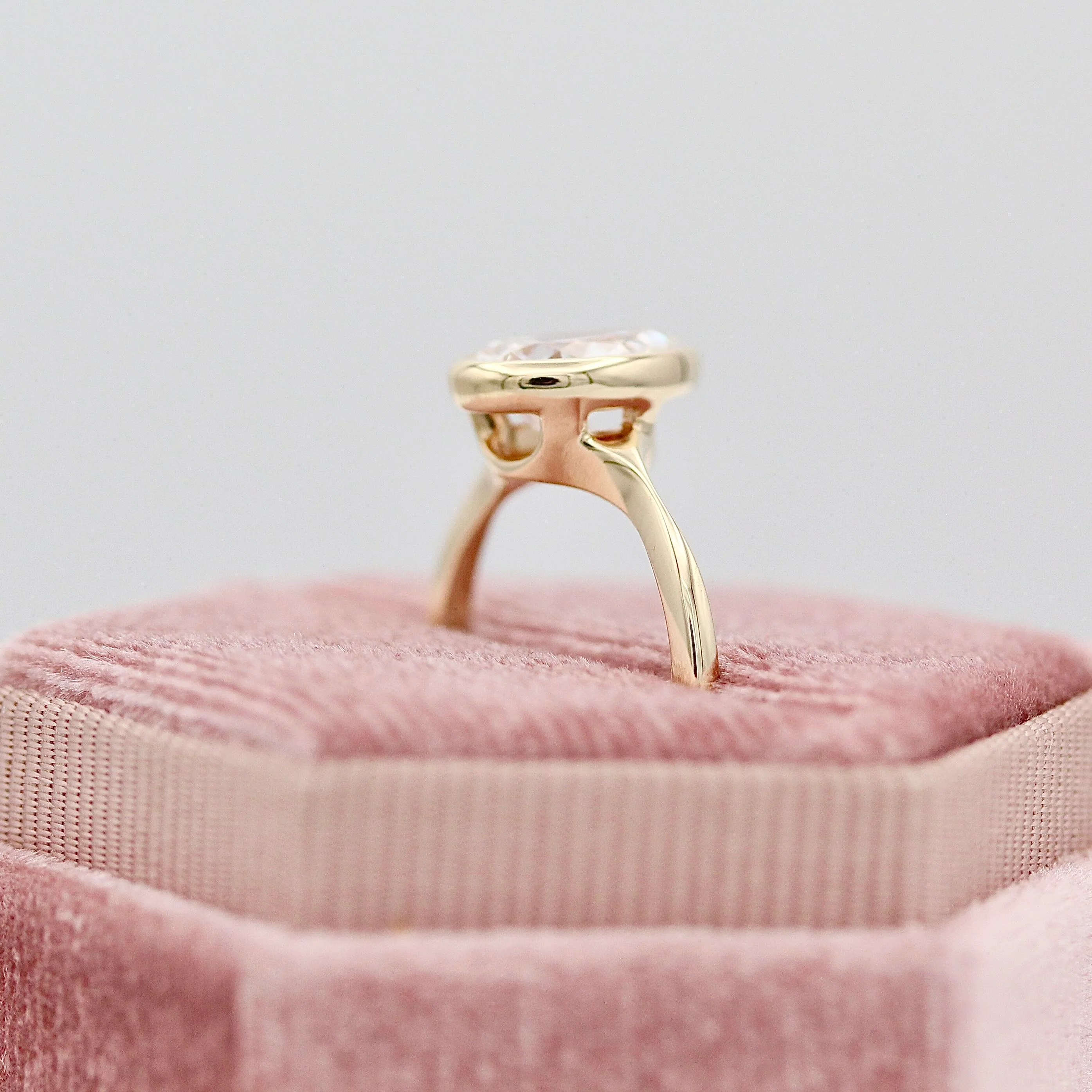 The Stevie Ring (Pear) in Yellow Gold with 2.04ct Lab-Grown Diamond - Image 5