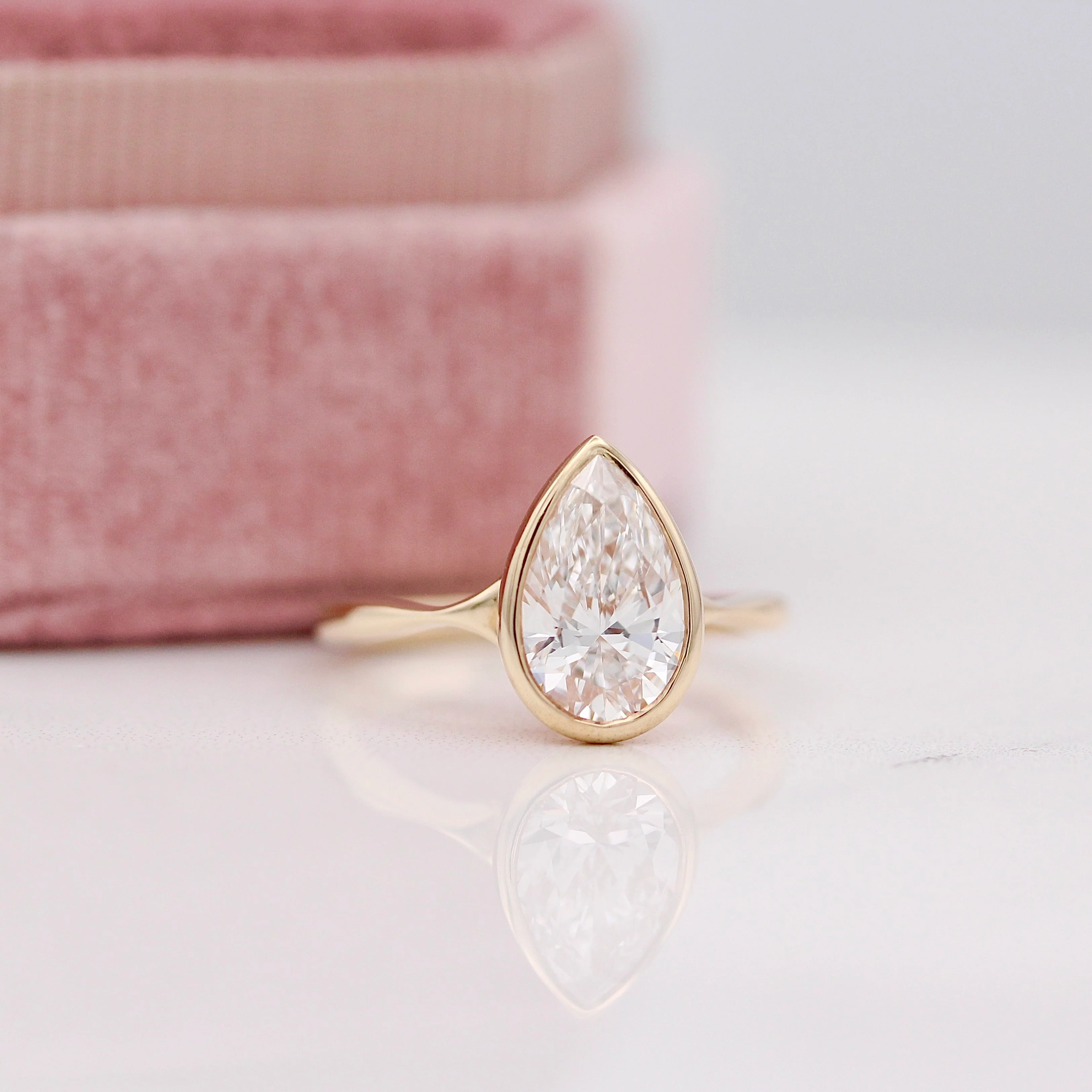 The Stevie Ring (Pear) in Yellow Gold with 2.04ct Lab-Grown Diamond - Image 9
