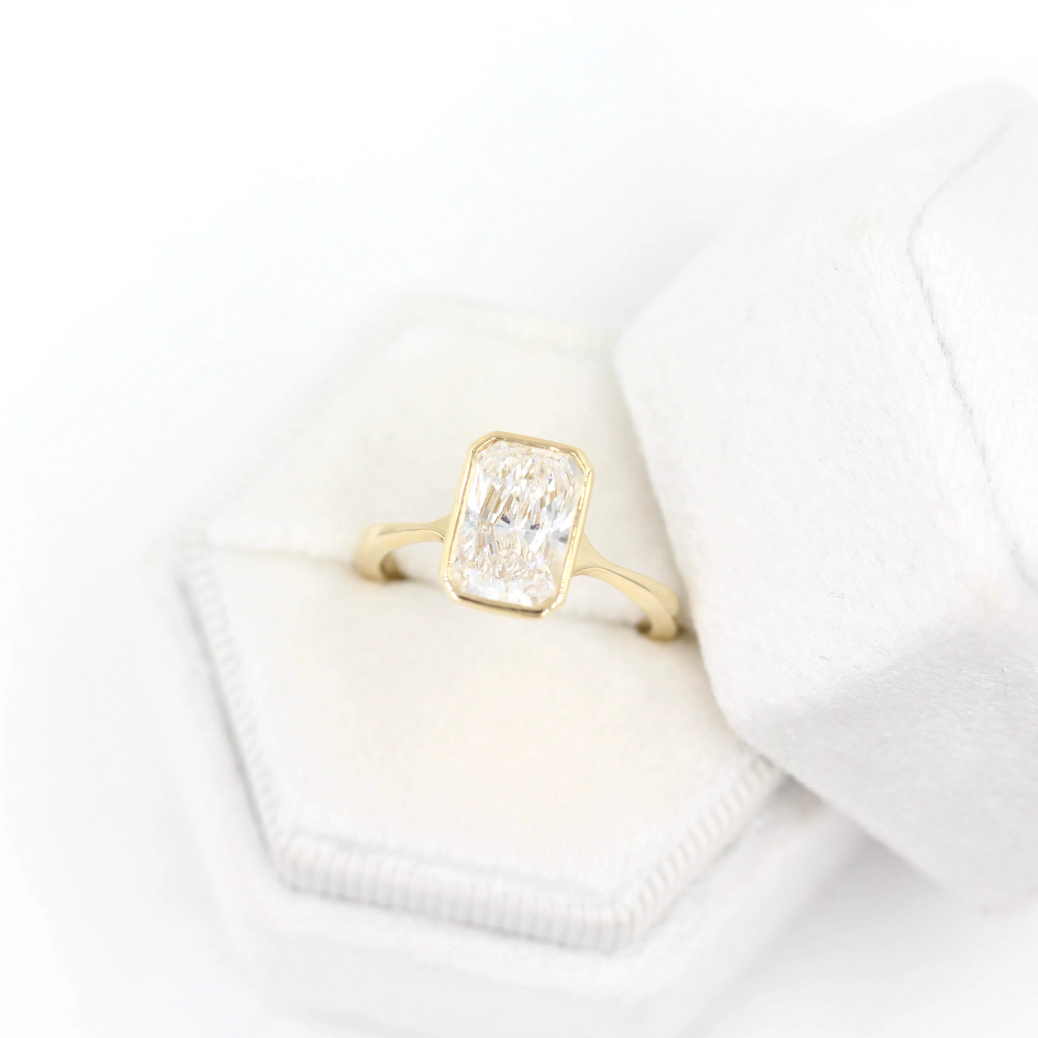 The Stevie Ring (Radiant) in Yellow Gold with 2.54ct Lab-Grown Diamond - Image 6