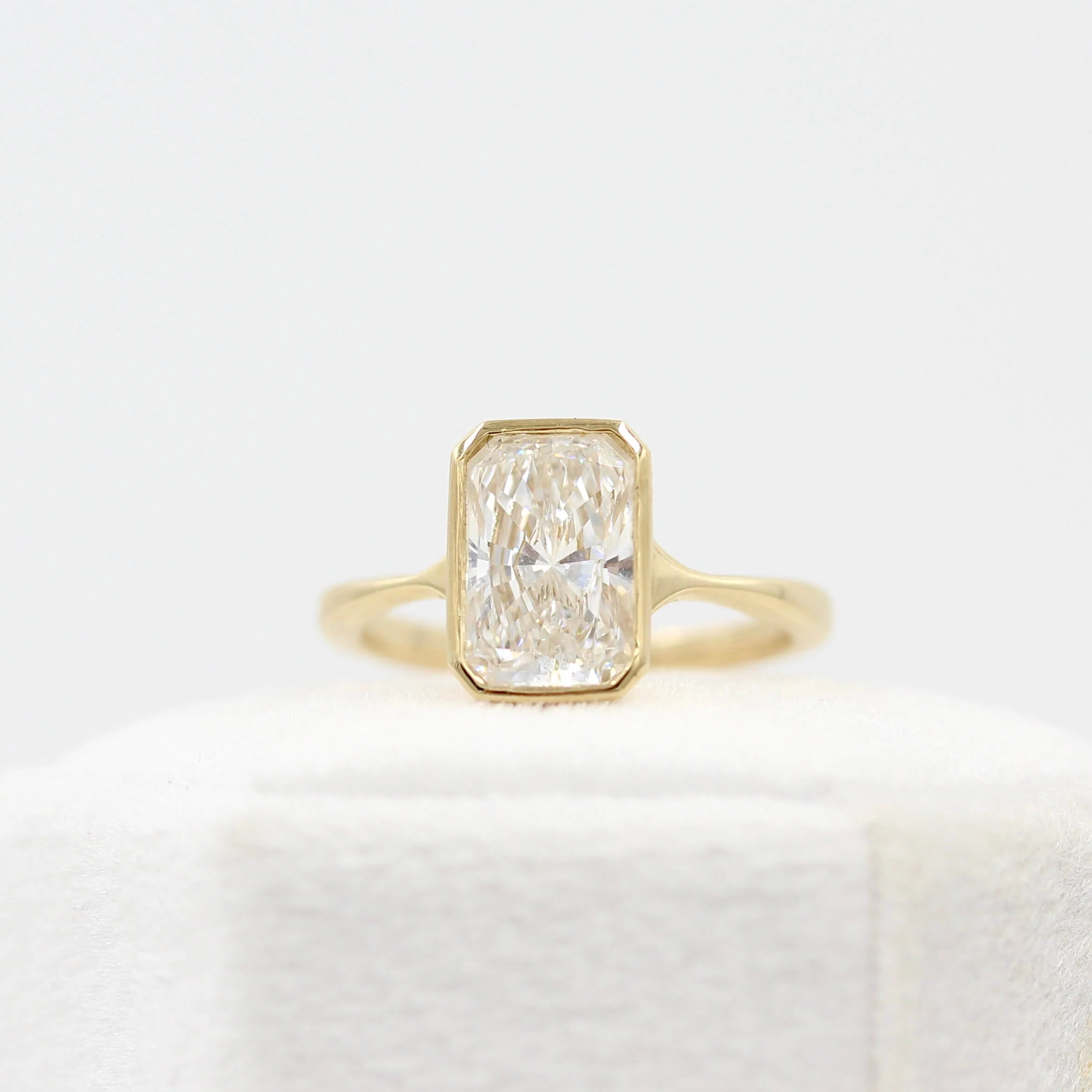 The Stevie Ring (Radiant) in Yellow Gold with 2.54ct Lab-Grown Diamond - Image 8